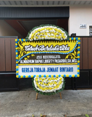 Papan Bunga Duka di Toba Samosir